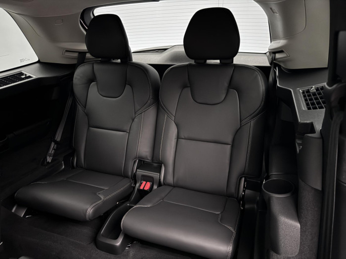 Volvo XC90 T8 AWD Plug-in ULTRA DARK 7m na operativní leasing
