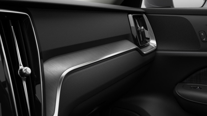 Volvo V60 B4 AUT CORE na operativní leasing