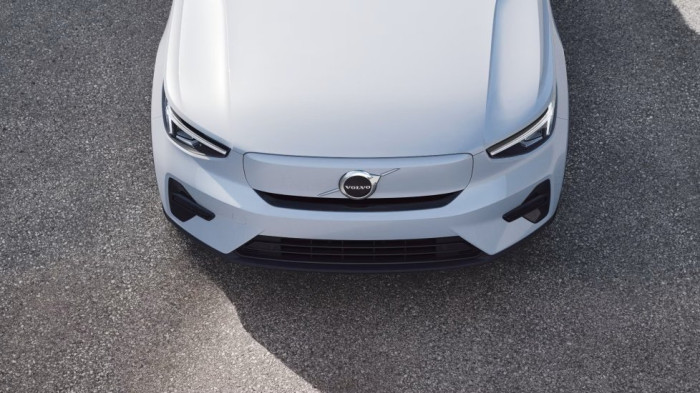 Volvo EX40 PLUS, Single Motor, 175 kW / 238 HP na operativní leasing