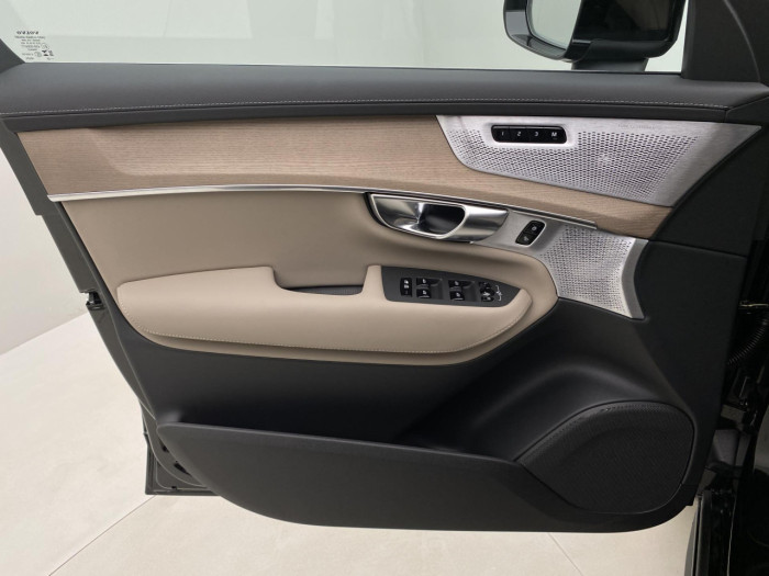 Volvo XC90 T8 AWD Plug-in BRIGHT PLUS 7m na operativní leasing