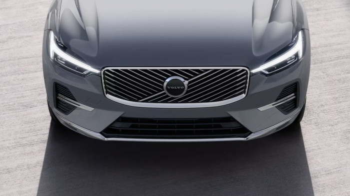 Volvo XC60 PLUS BRIGHT, B5 AWD, 184+10 kW / 250+14 HP na operativní leasing