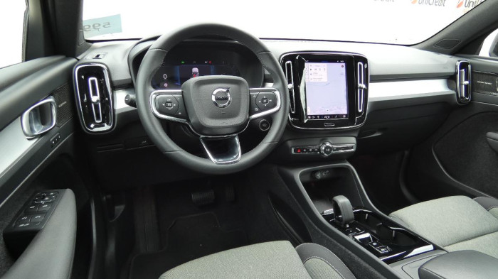Volvo XC40 B3 PLUS DARK na operativní leasing