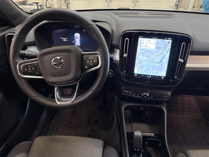 Volvo XC40 B3 PLUS DARK DCT na operativní leasing