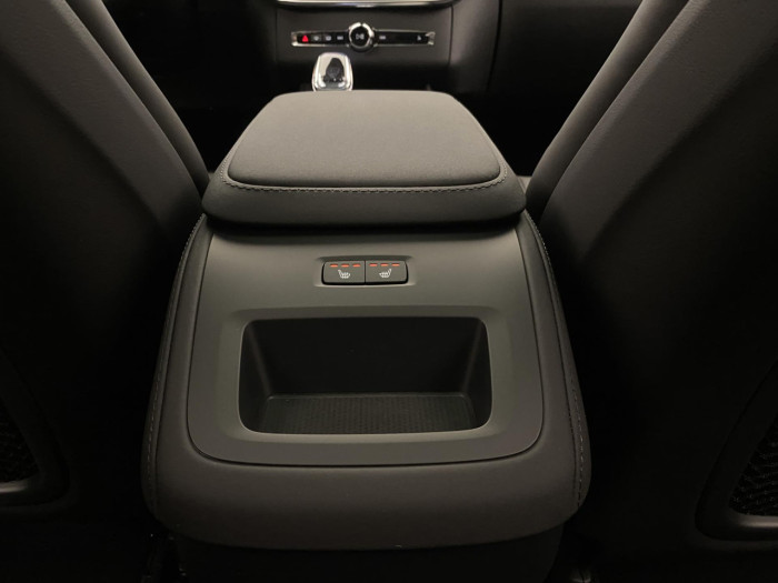 Volvo XC90 B5 AWD BLACK EDITION PLUS 7 na operativní leasing