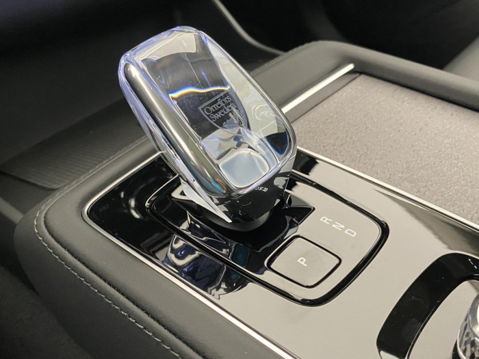 Volvo XC90 T8 AWD Plug-in DARK PLUS 7m na operativní leasing