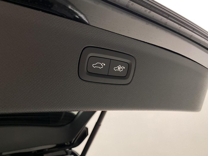 Volvo XC90 T8 AWD Plug-in BRIGHT PLUS 7m na operativní leasing
