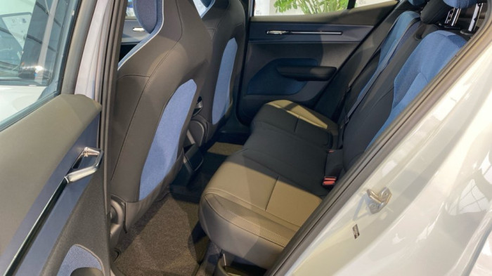 Volvo EX30 CORE, Single Motor, 200 kW / 272 HP na operativní leasing