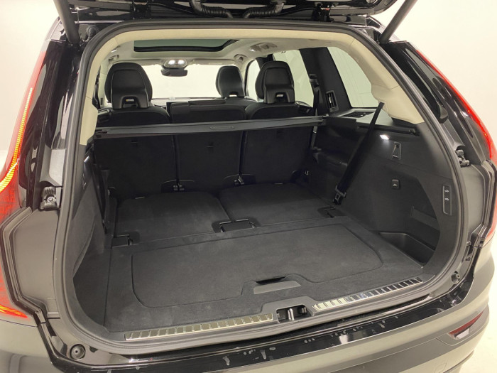 Volvo XC90 T8 AWD Plug-in DARK ULTRA na operativní leasing