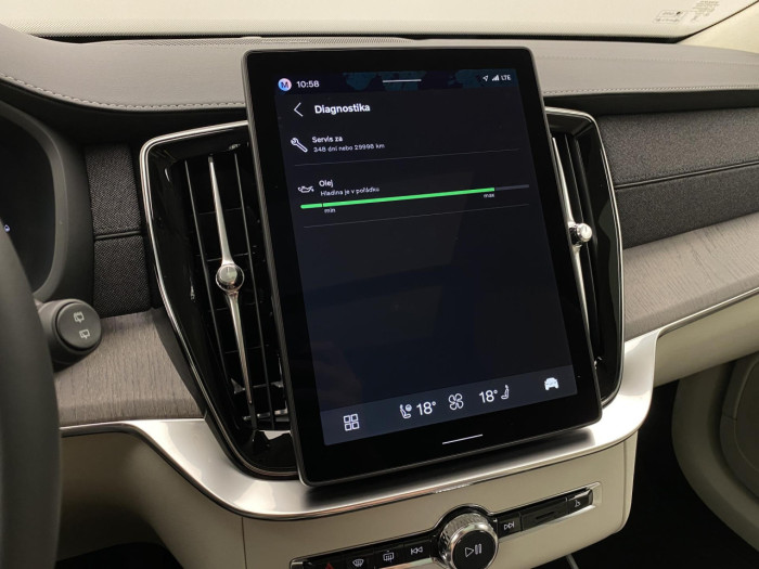 Volvo XC90 T8 AWD Plug-in DARK ULTRA na operativní leasing