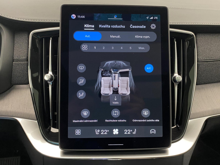 Volvo XC90 T8 AWD Plug-in DARK PLUS 7m na operativní leasing