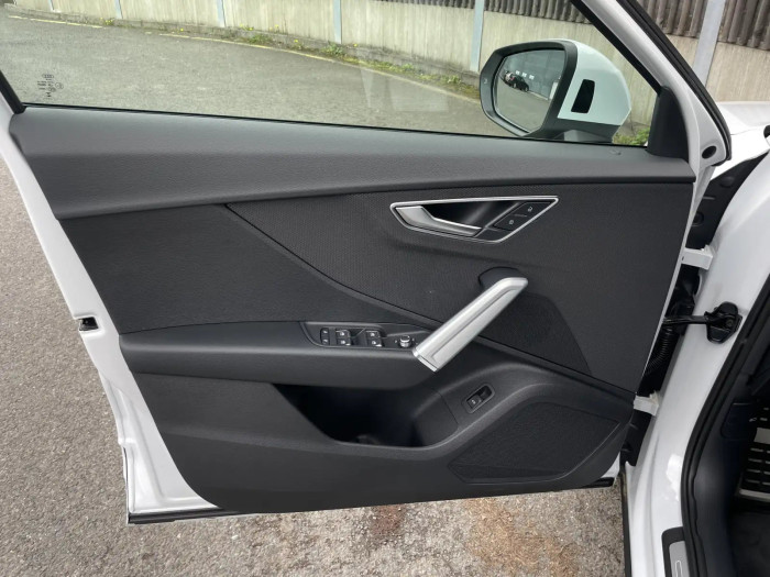 Audi Q2 S line 1.5 TFSI 110 kW Benzín Automatická převodovka na operativní leasing