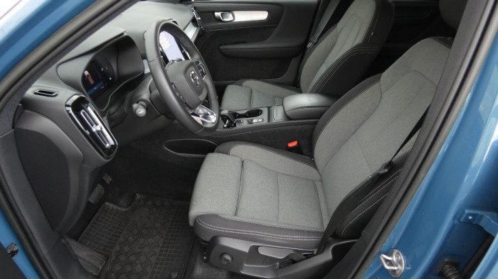 Volvo XC40 B3 Core DCT na operativní leasing