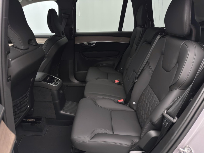 Volvo XC90 T8 AWD Plug-in DARK PLUS 7m na operativní leasing