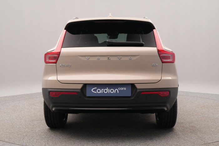 Volvo XC40 B3 AUT DARK PLUS na operativní leasing