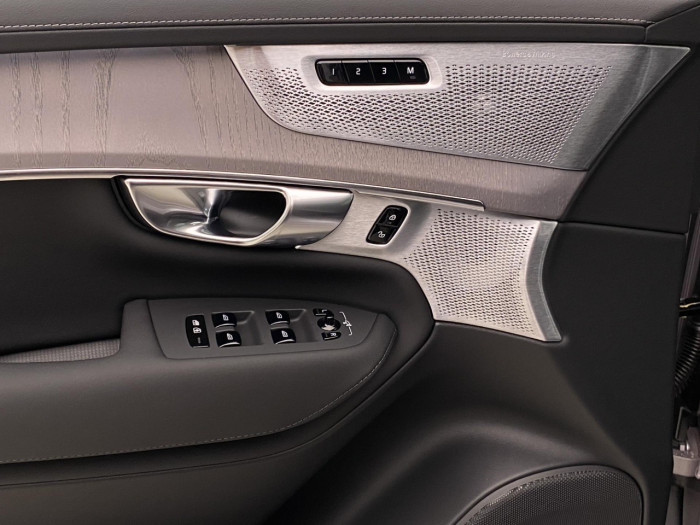 Volvo XC90 T8 AWD Plug-in BRIGHT ULTRA na operativní leasing