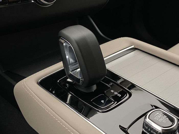 Volvo XC90 B5 AWD AUT CORE 7míst na operativní leasing