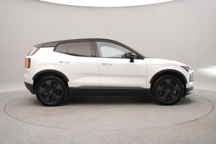 Volvo EX30 CROSS COUNTRY P8 TWIN PLUS na operativní leasing