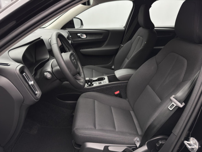 Volvo XC40 B3 AUT ESSENTIAL na operativní leasing
