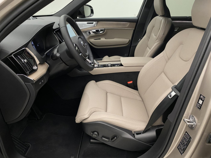 Volvo XC90 T8 AWD Plug-in DARK PLUS 7m na operativní leasing