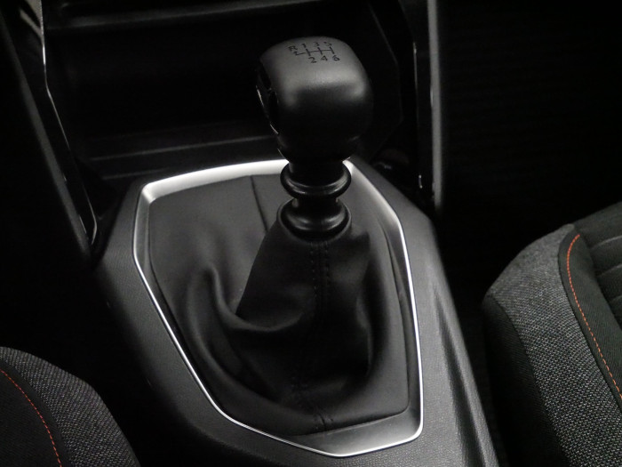 Peugeot 2008 1.2 PureTech 74 kW Active na operativní leasing