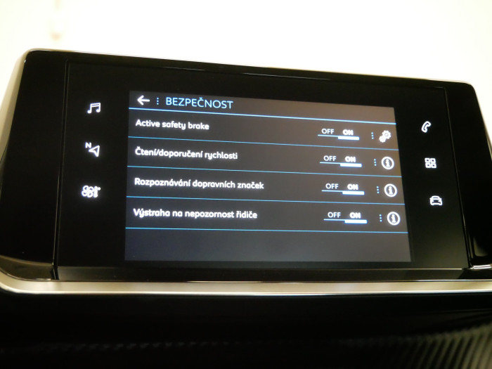Peugeot 2008 1.2 PureTech 74 kW Active na operativní leasing