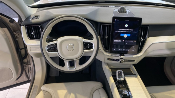 Volvo XC60 PLUS BRIGHT, B5 AWD, 184+10 kW / 250+14 HP na operativní leasing