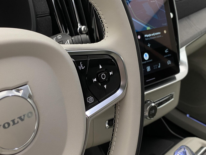 Volvo XC90 T8 AWD Plug-in BRIGHT PLUS 7m na operativní leasing