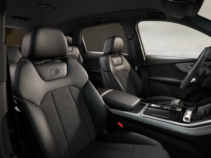 Audi Q7 S line 55 TFSI e 290 kW Plug-in hybrid 4x4 Automatická převodovka na operativní leasing