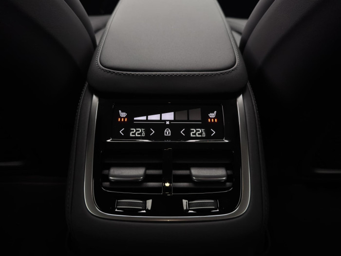 Volvo XC90 T8 AWD Plug-in BRIGHT PLUS 7m na operativní leasing