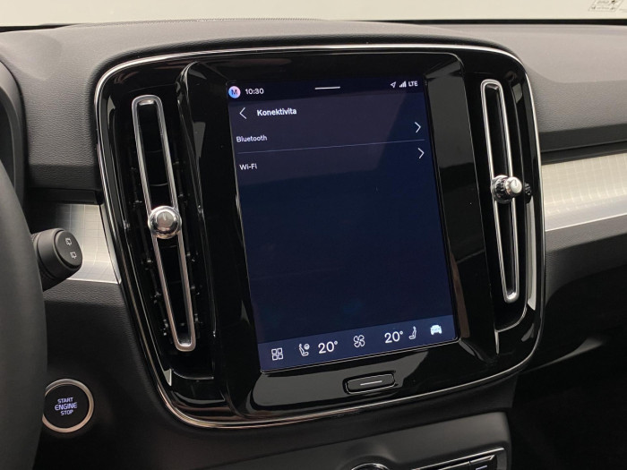 Volvo XC40 B3 AUT DARK PLUS na operativní leasing