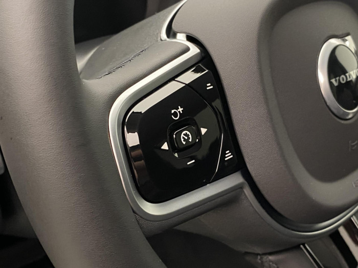 Volvo XC90 T8 AWD RECHARGE DARK PLUS 7m na operativní leasing