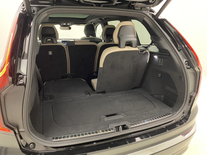 Volvo XC90 T8 AWD Plug-in BRIGHT PLUS 7m na operativní leasing
