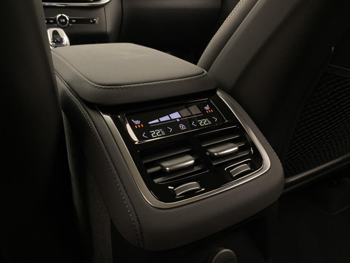 Volvo XC90 T8 AWD RECHARGE DARK PLUS 7m na operativní leasing