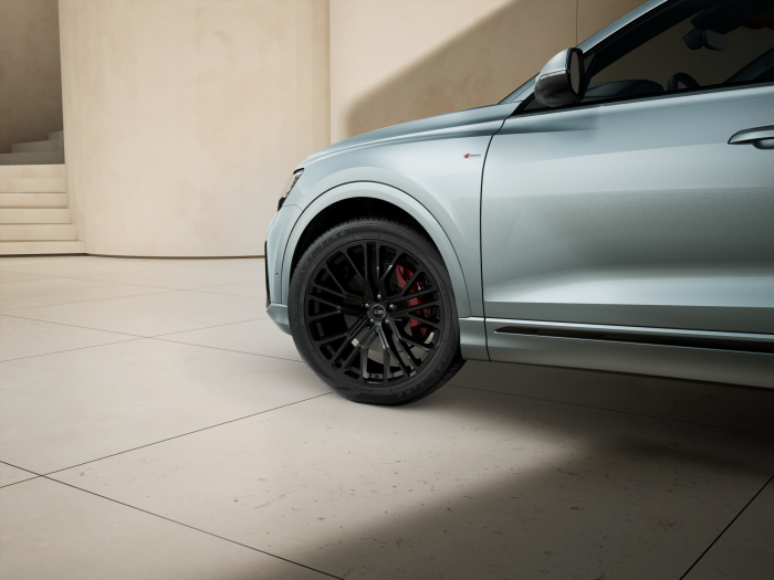 Audi Q8 SUV TDI quattro 210 kW na operativní leasing