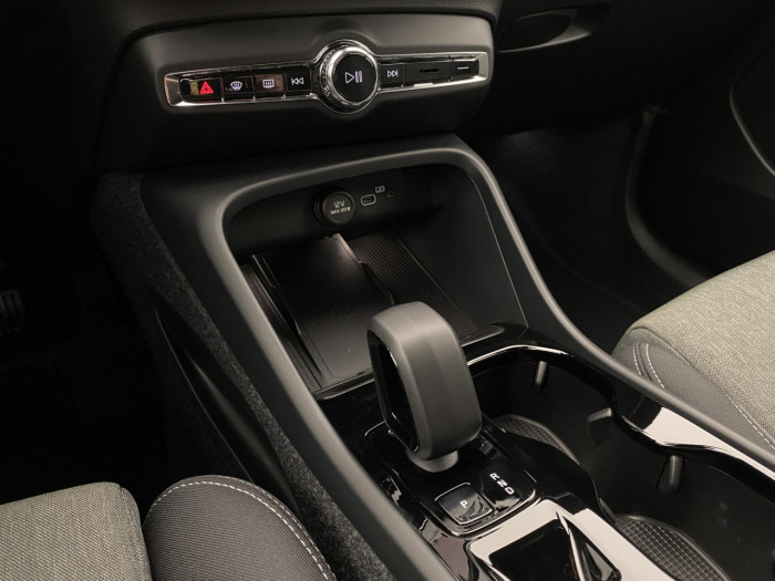 Volvo XC40 B3 AUT DARK PLUS na operativní leasing