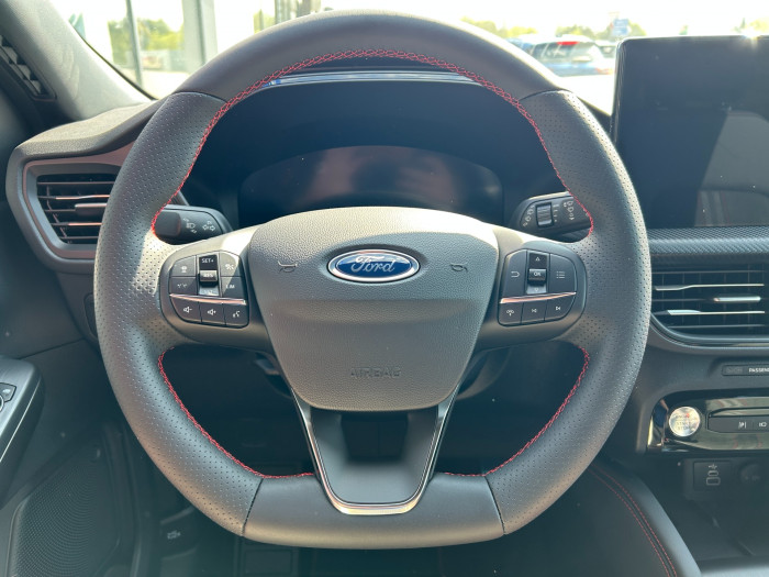 2.5Hybrid PHEV 178kW Titanium na operativní leasing