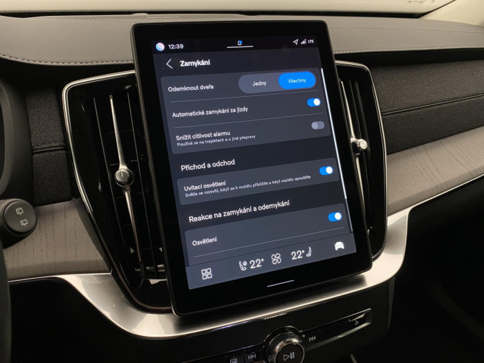 Volvo XC90 T8 AWD RECHARGE DARK PLUS 7m na operativní leasing