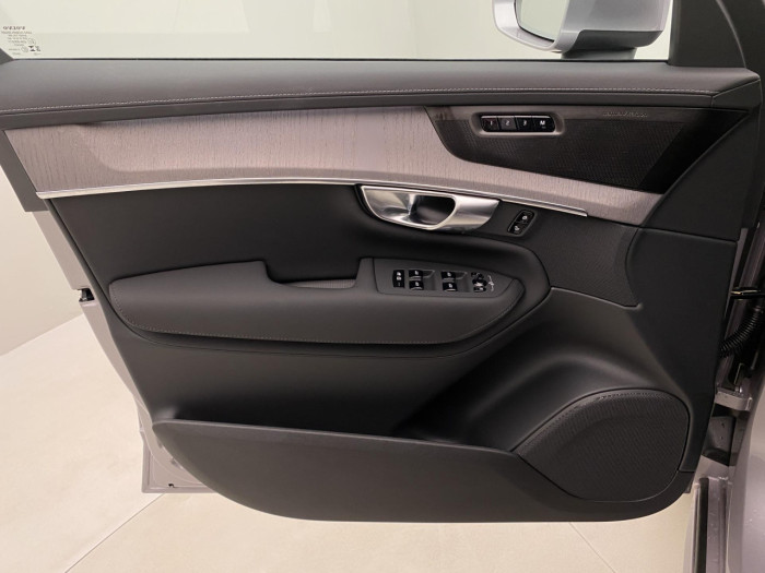 Volvo XC90 T8 AWD Plug-in BRIGHT PLUS 7m na operativní leasing
