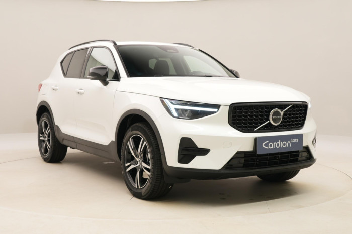 Volvo XC40 B3 AUT DARK PLUS na operativní leasing
