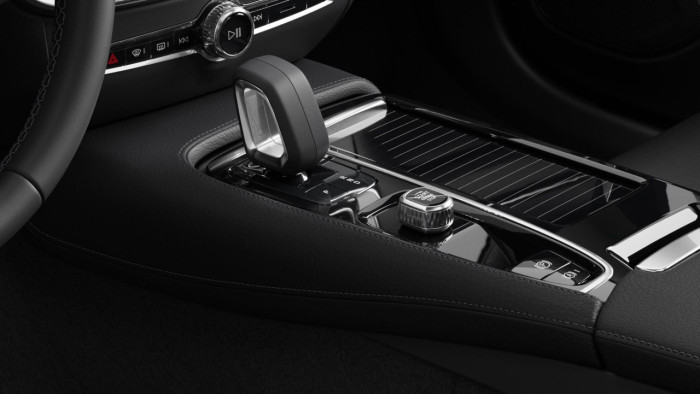 Volvo V60 T6 AWD Plug-in DARK PLUS na operativní leasing