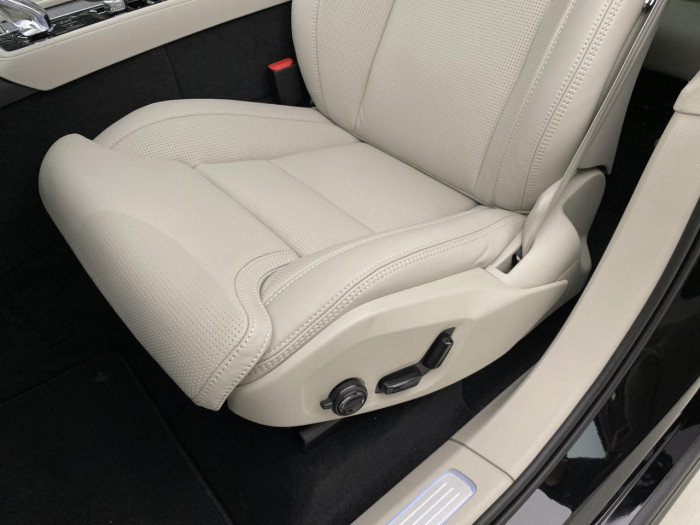 Volvo XC90 T8 AWD Plug-in DARK ULTRA na operativní leasing