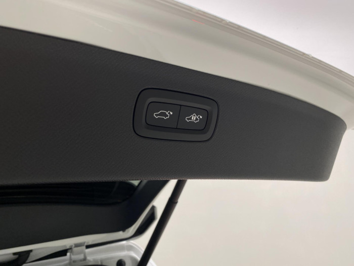 Volvo XC90 B5 AWD AUT DARK PLUS 7míst na operativní leasing