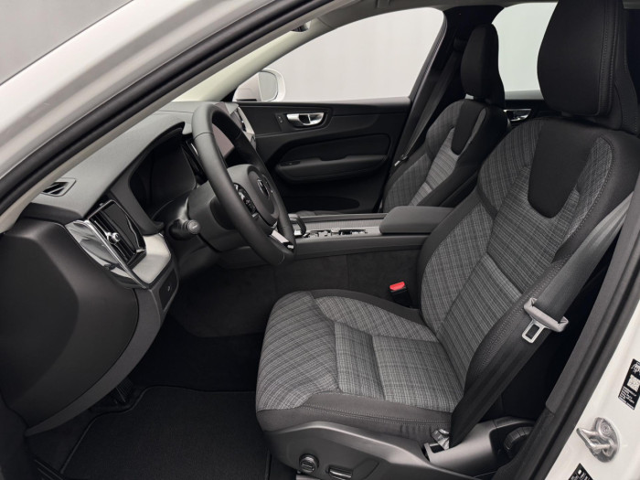 Volvo XC60 B5 AWD AUT CORE na operativní leasing