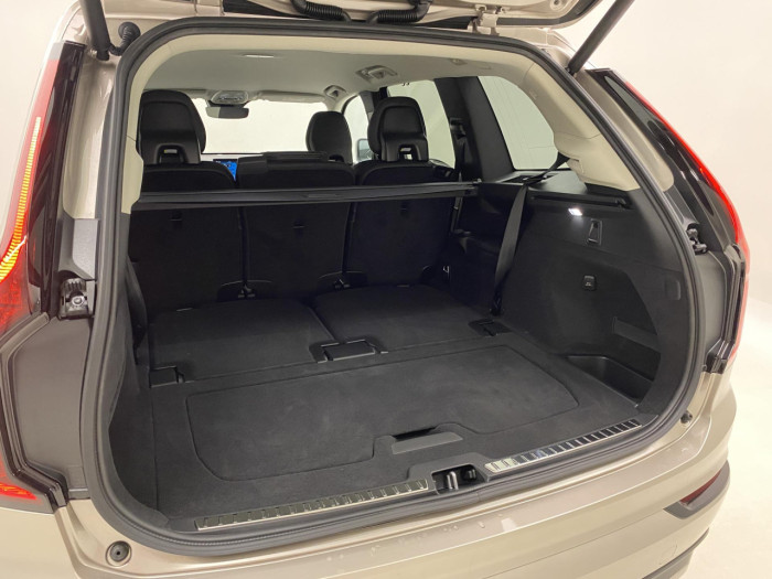 Volvo XC90 B5 AWD AUT DARK PLUS 7míst na operativní leasing