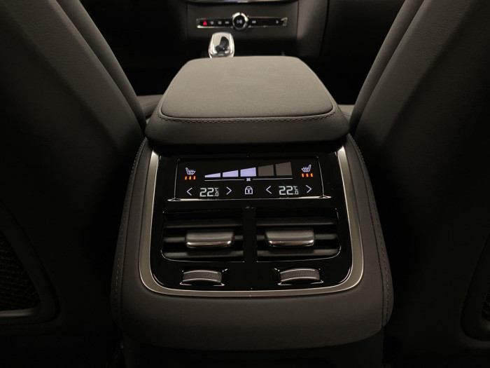 Volvo XC90 T8 AWD RECHARGE BRIGHT PLUS 7m na operativní leasing