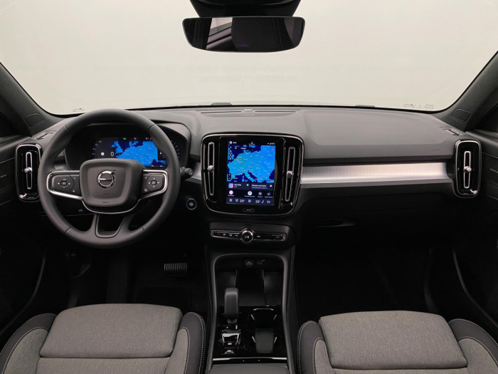 Volvo XC40 B3 AUT DARK PLUS na operativní leasing