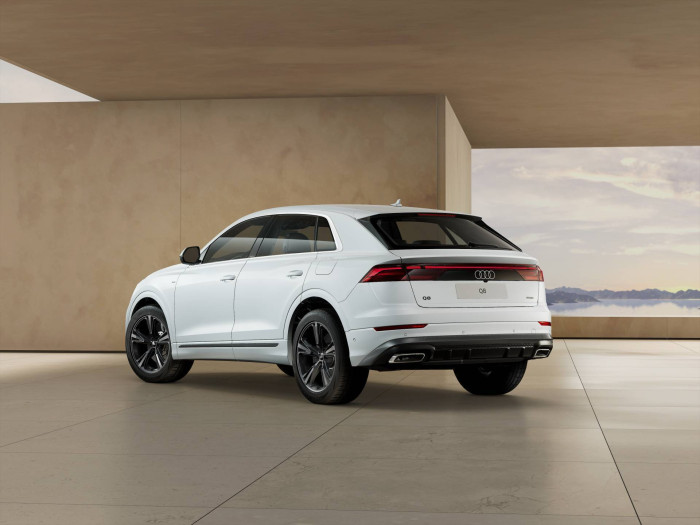 Q8 SUV 55 TFSI e quattro 290 kW quattro na operativní leasing