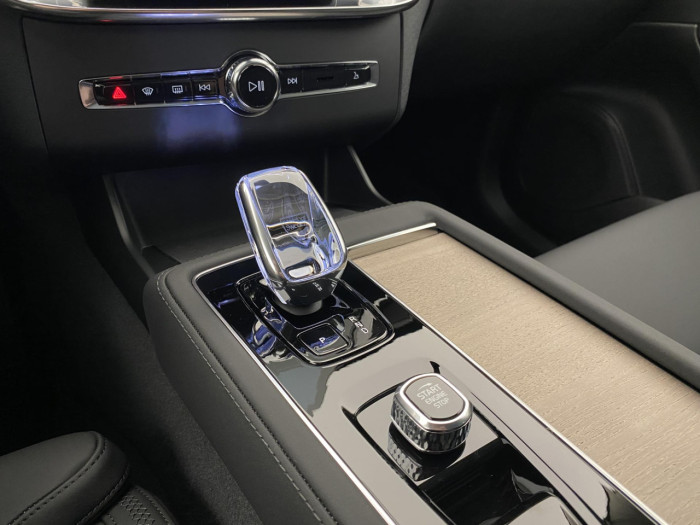 Volvo XC90 T8 AWD RECHARGE BRIGHT PLUS 7m na operativní leasing