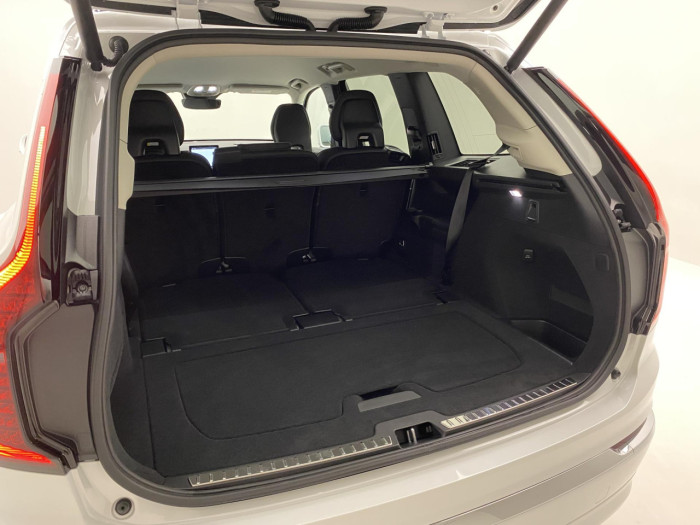 Volvo XC90 T8 AWD RECHARGE BRIGHT PLUS 7m na operativní leasing