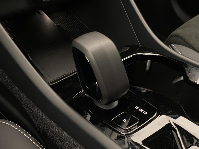 Volvo XC40 B3 AUT DARK PLUS na operativní leasing